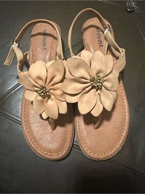 White Mountain Leather Tan Floral thong-Slingback Sandals flower beaded NWOT